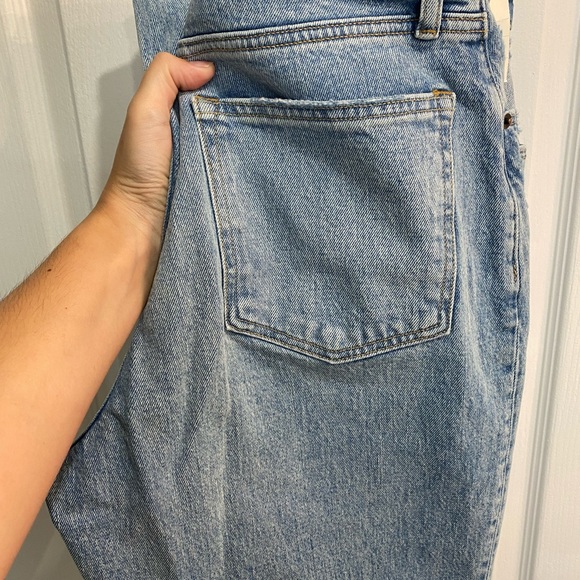 A&F Curve Love 90’s Jeans - Picture 5 of 6